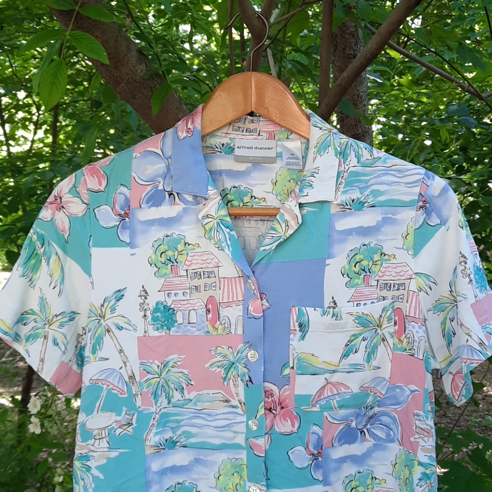 Alfred Dunner Pastel Beach scene Button up shirt - Picture 2 of 6